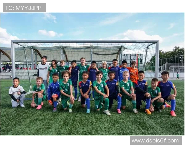 足球巨星携手助力中国崛起激励青年勇敢追梦拼搏奋斗